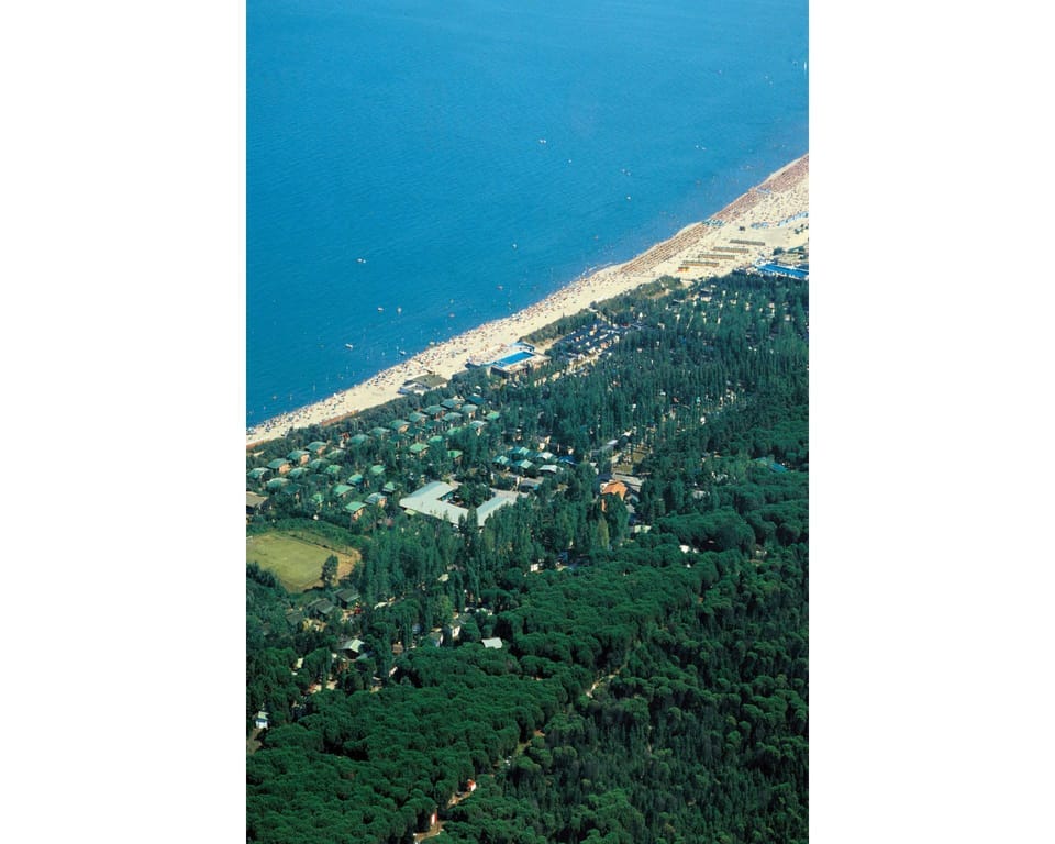 Water, Water Resources, Azure, Natural Landscape, Coastal And Oceanic Landforms, Aqua, Urban Design, Landscape, Horizon, Beach