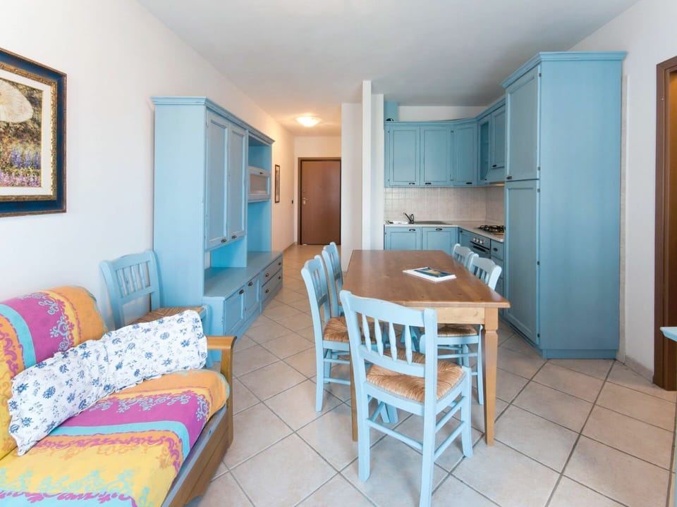 Room, Property, Furniture, Building, Interior Design, Real Estate, Turquoise, Suite, Floor, House