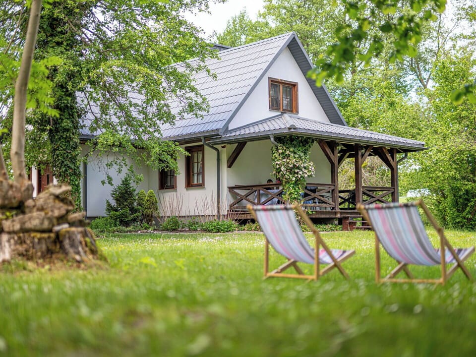 Cottage, Home, Roof, Farmhouse, Garden, Lawn, Porch, Estate, Yard, Backyard