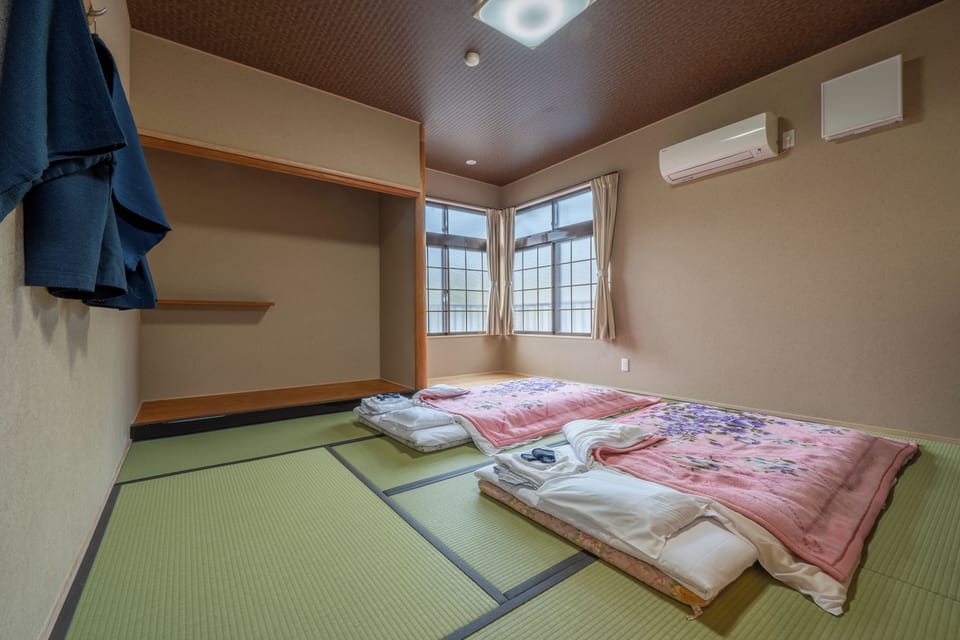 Standard Room with Shared Bathroom, Non Smoking | Free WiFi, bed sheets