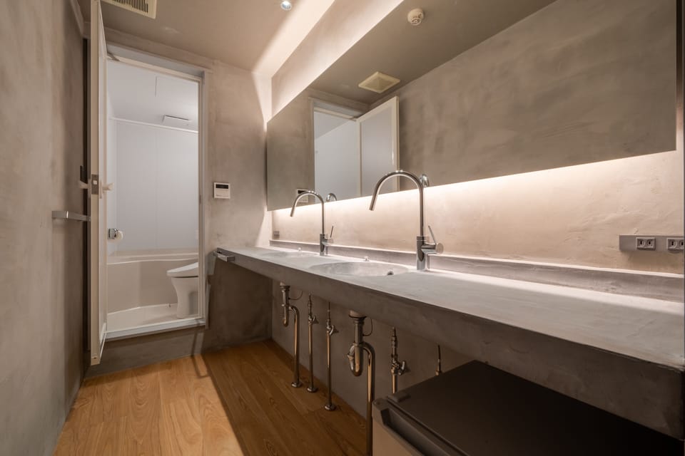 Superior Room with Working area, Non Smoking | Bathroom | Hair dryer, towels