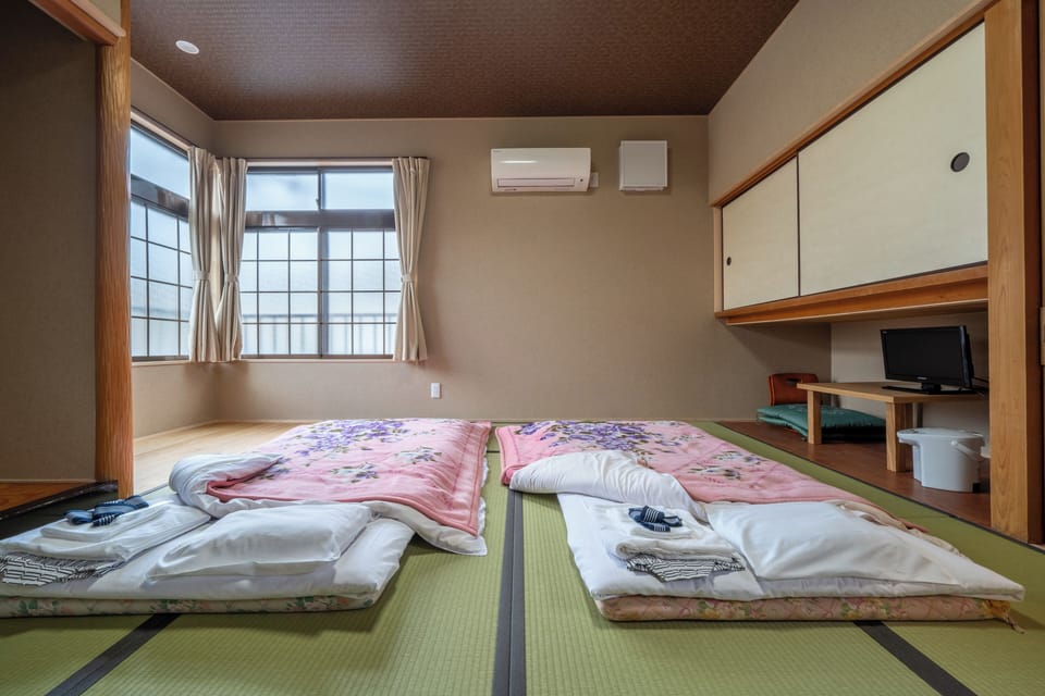 Standard Room with Shared Bathroom, Non Smoking | Free WiFi, bed sheets