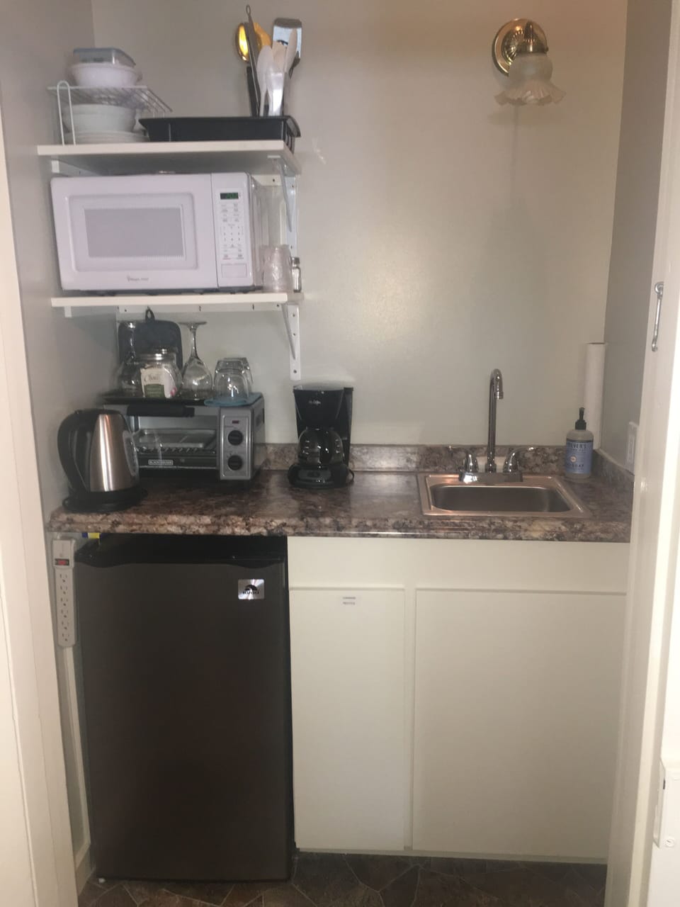 Mini kitchenette 