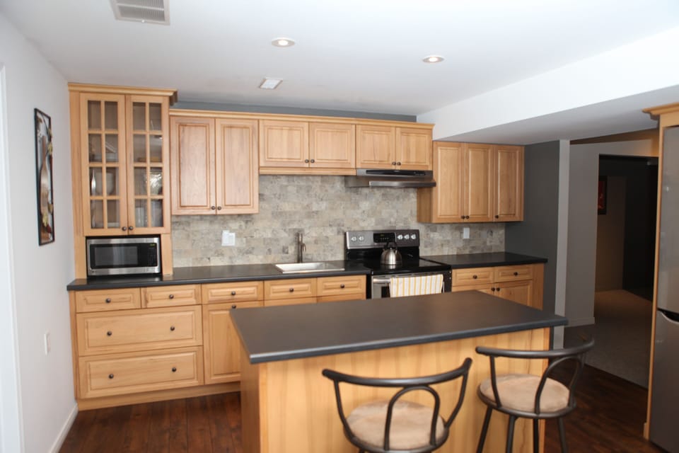Kitchen (lower floor)