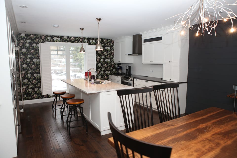 Kitchen & dinning area (main floor)