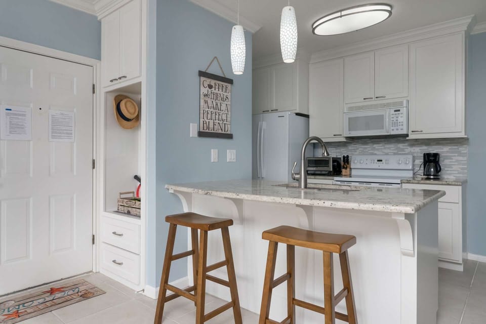 Open floor plan between kitchen and livingroom - barstool seating for afternoon snacks