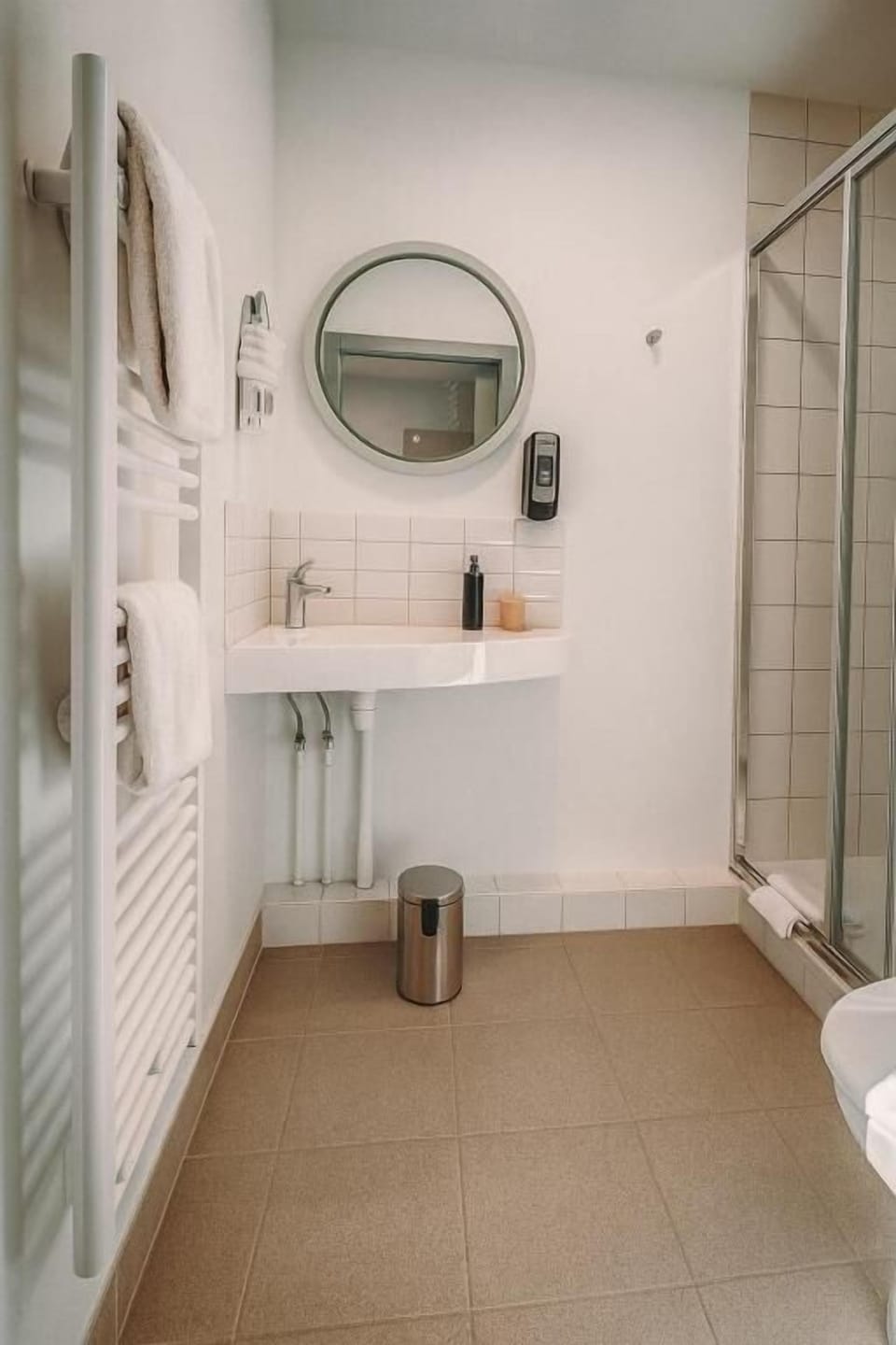 Standard Double Room | Bathroom | Shower, free toiletries, hair dryer, towels