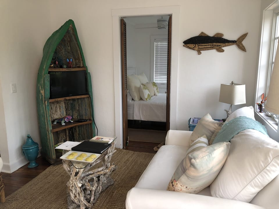 Complimentary Key Lime Sublime cookies greet you. Second bedroom, rear of photo.