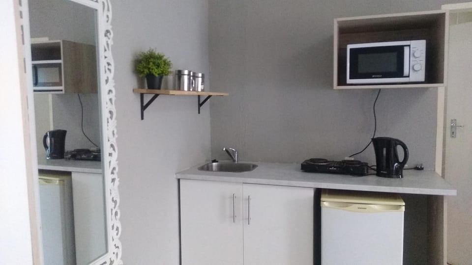 Stovetop, electric kettle