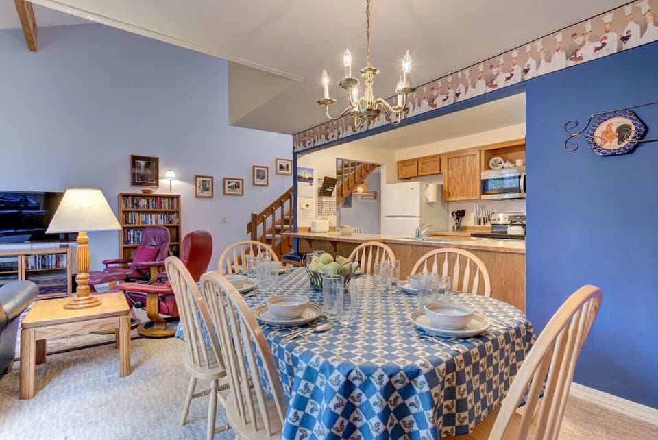 Dining area and Living room 