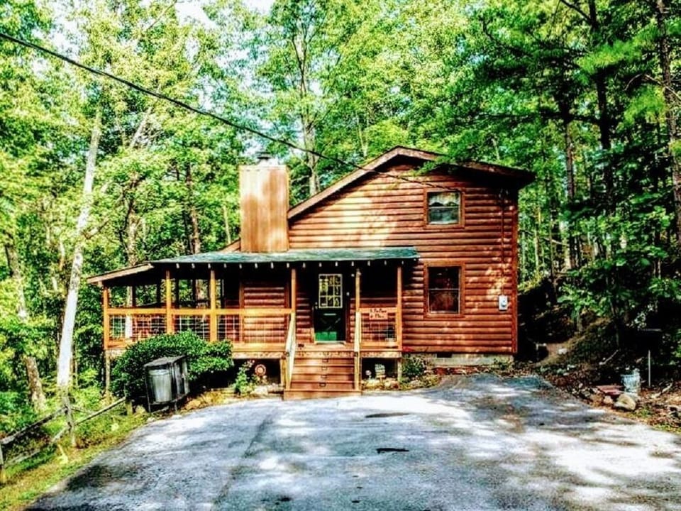 PawPaw's Place plenty of parking 