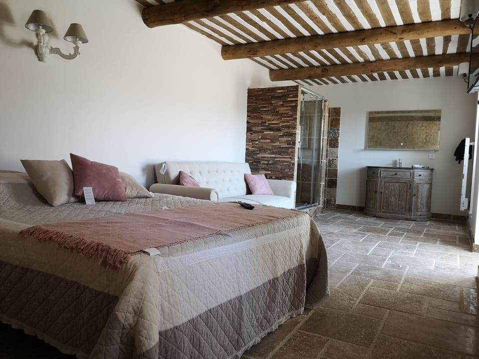 Comfort Double Room (Eden) | Minibar, soundproofing, free WiFi, bed sheets