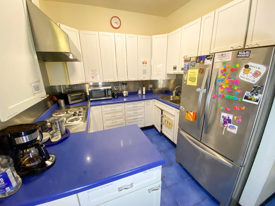 Full-size fridge, microwave, oven, stovetop