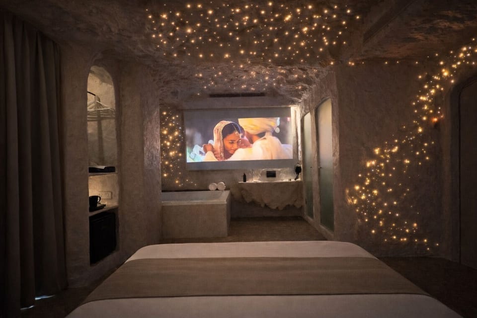 Jugnu Room with Grand Jacuzzi | 1 bedroom, Egyptian cotton sheets, premium bedding, pillowtop beds