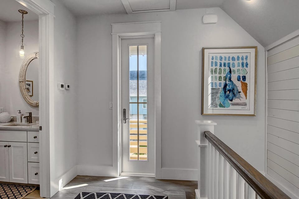 Landing with Deck Access , 2nd Floor