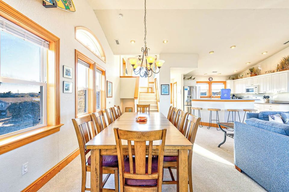 Top-Level Dining Room with Table (seats 8)