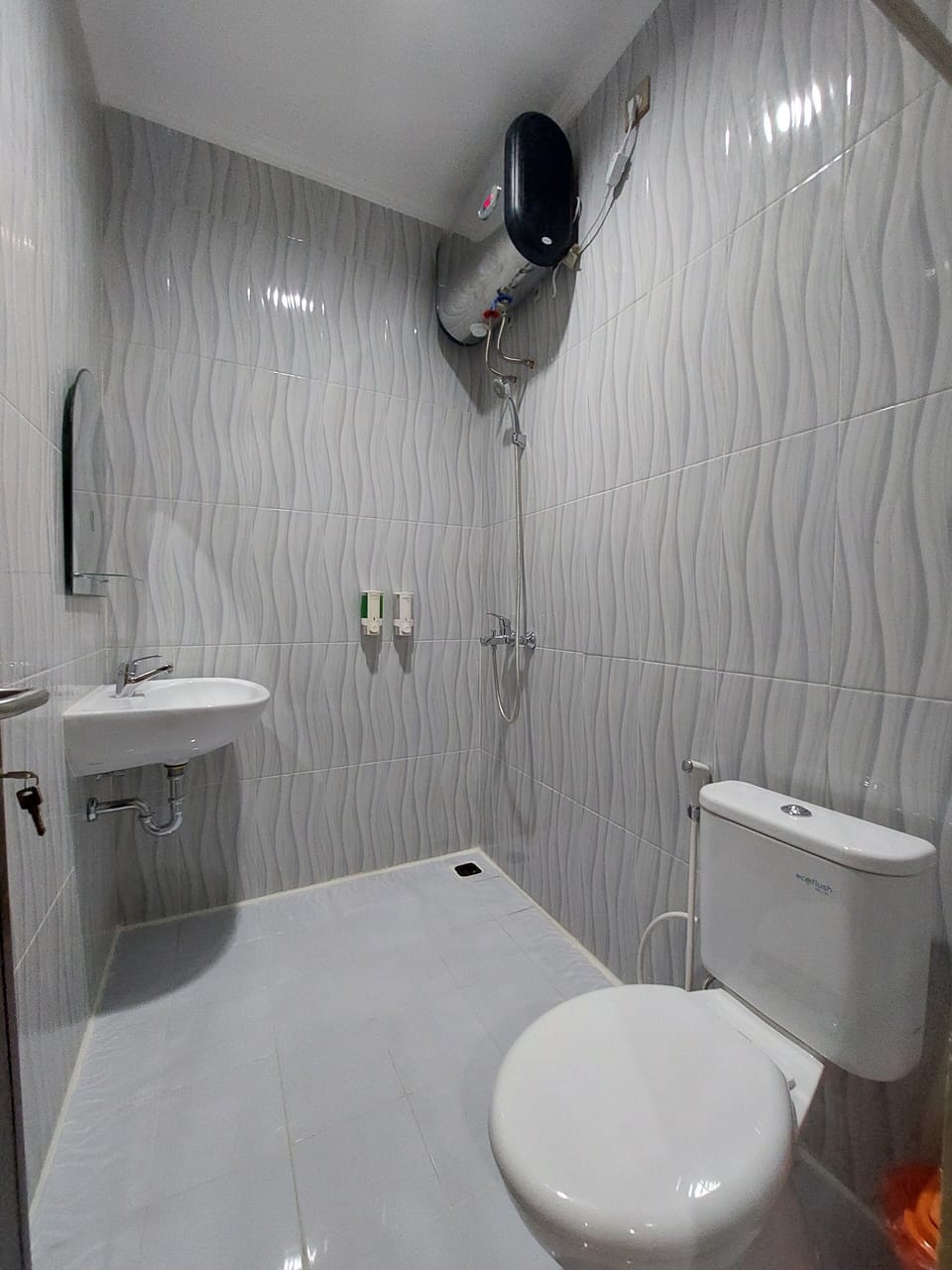 Family Room | Bathroom | Shower, towels, soap, shampoo
