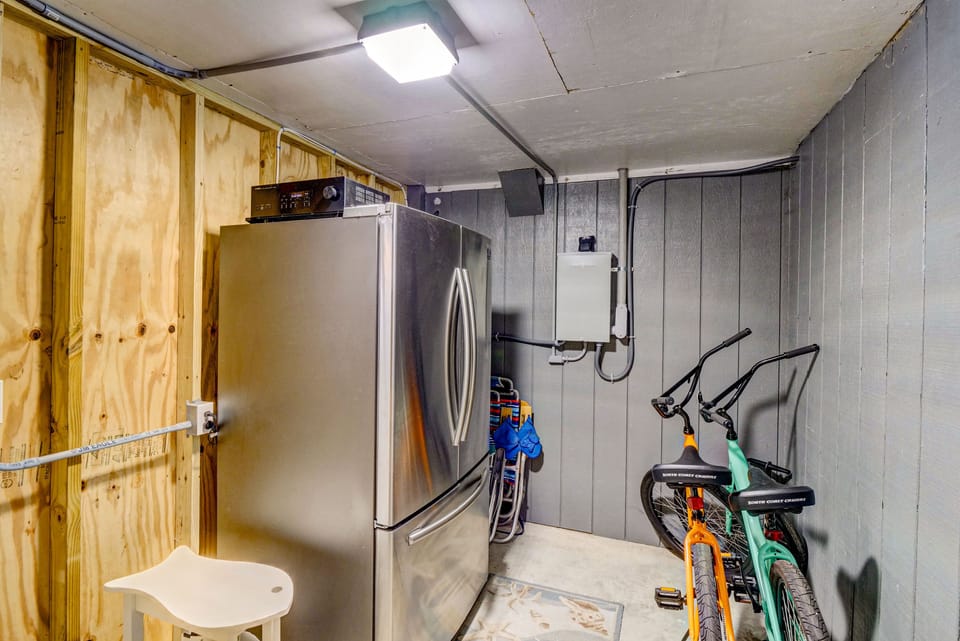 Storage room - bikes, beach chairs, & 2nd fridge for ease of packing coolers