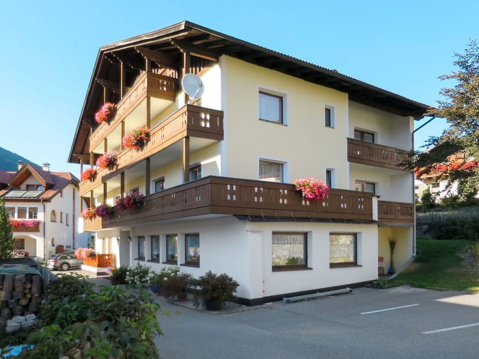 Building, Property, House, Real Estate, Residential Area, Apartment, Home, Architecture, Hotel, Facade