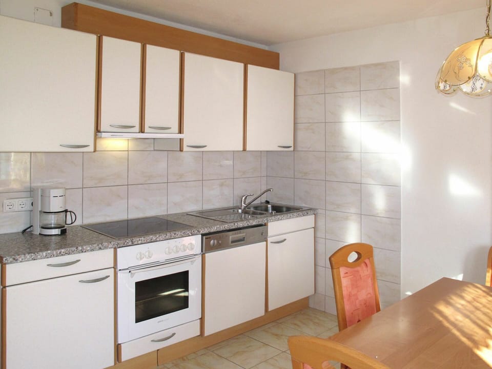 Property, Room, Countertop, Kitchen, Cabinetry, Furniture, Interior Design, Building, Tile, Kitchen Stove