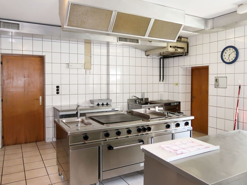 Cabinetry, Countertop, Kitchen Sink, Sink, Property, Tap, Gas Stove, Building, Kitchen, Kitchen Appliance