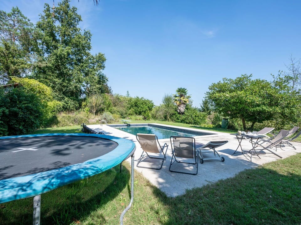 Sky, Plant Community, Plant, Natural Landscape, Water, Tree, Shade, Swimming Pool, Outdoor Furniture, Grass