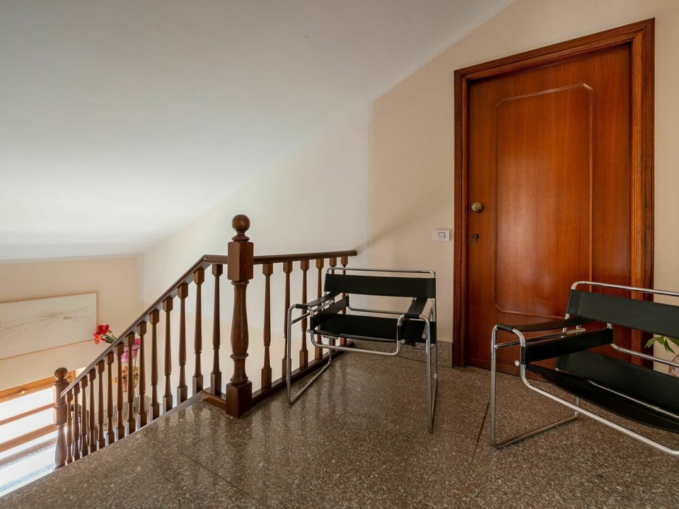 Property, Building, Wood, Interior Design, House, Hall, Flooring, Stairs, Floor, Door