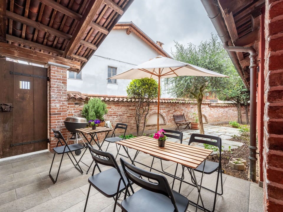 Table, Furniture, Plant, Building, Property, Flowerpot, Chair, Sky, Outdoor Table, Houseplant