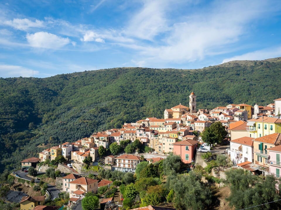 Mountain Village, Town, Residential Area, Village, Sky, Human Settlement, Hill, Neighbourhood, Urban Area, Hill Station