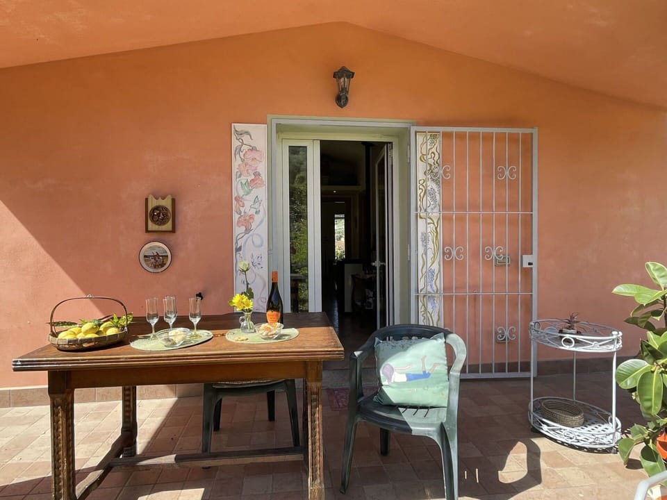 Table, Property, Furniture, Building, Plant, Wood, Interior Design, House, Flooring, Floor