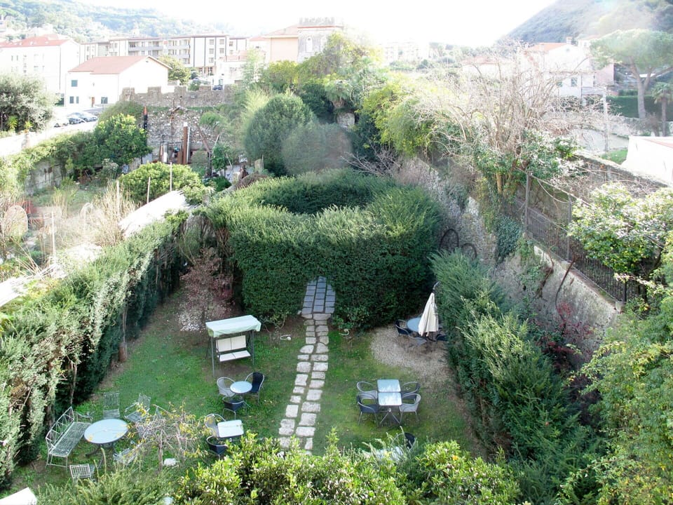 Vegetation, Property, Tree, Urban Design, Shrub, Garden, Landscape, Land Lot, Plant, Grass