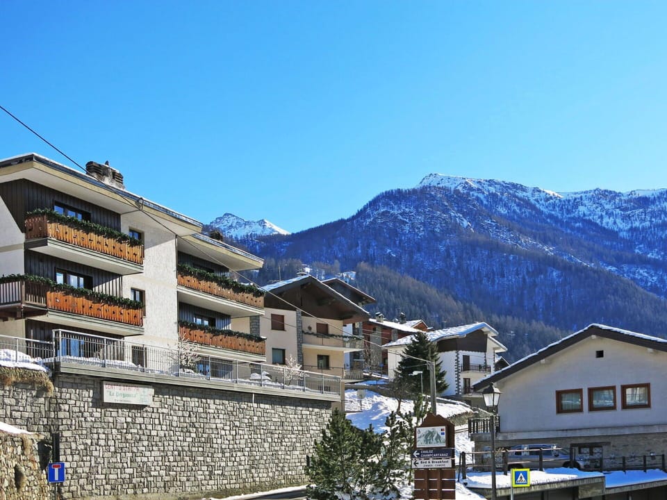 Sky, Building, Mountain, Daytime, Window, Azure, House, Slope, Cloud, Snow