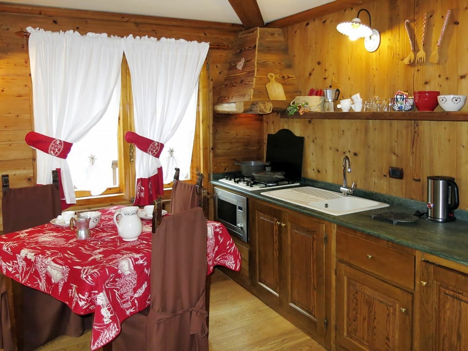 Countertop, Cabinetry, Property, Kitchen Sink, Furniture, Sink, Decoration, Interior Design, Lighting, Drawer