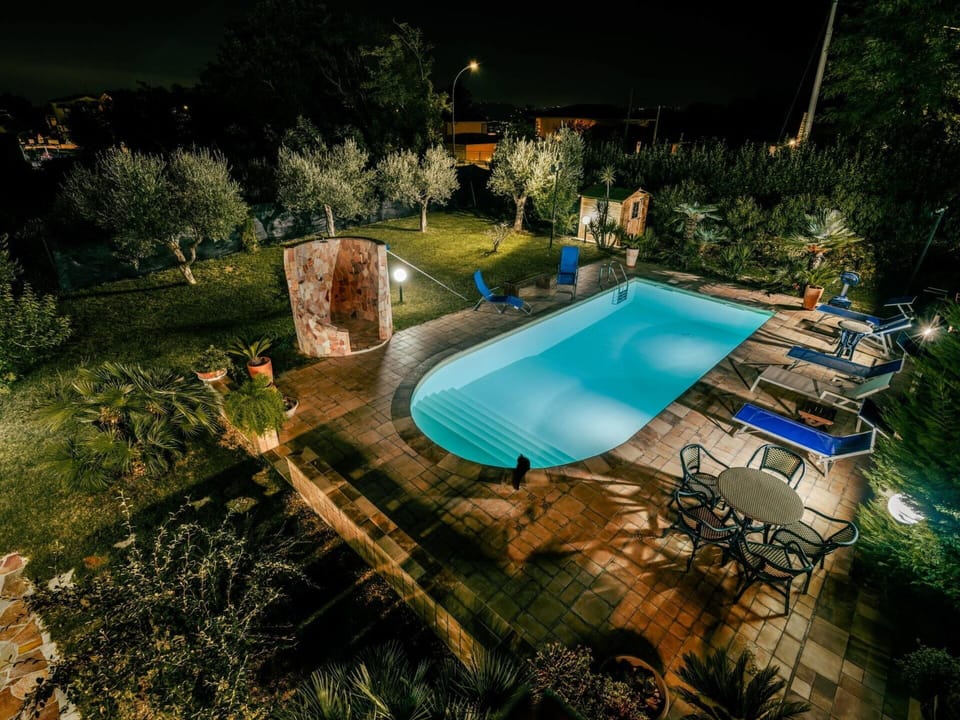 Plant, Water, Swimming Pool, Outdoor Furniture, Tree, Shade, Leisure, Landscape, Grass, Eco Hotel
