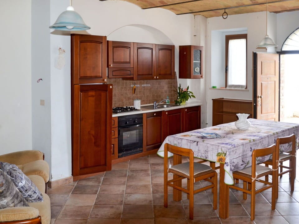 Cabinetry, Furniture, Property, Countertop, Building, Kitchen, Wood, Table, Kitchen Appliance, Chair