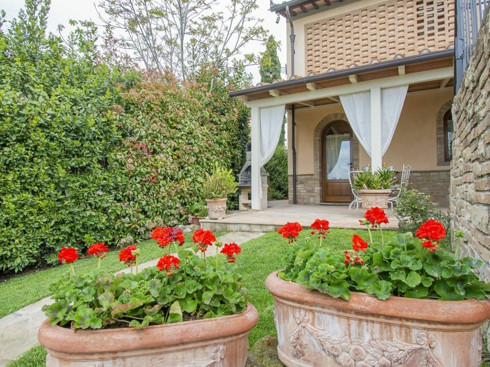 Flower, Plant, Building, Window, Grass, Architecture, Land Lot, House, Tree, Landscape