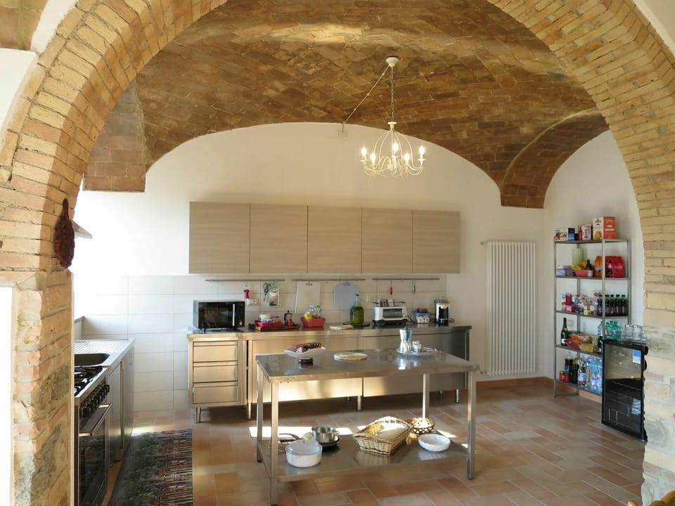 Property, Furniture, Cabinetry, Table, Building, Countertop, Shelf, Wood, Interior Design, Chair