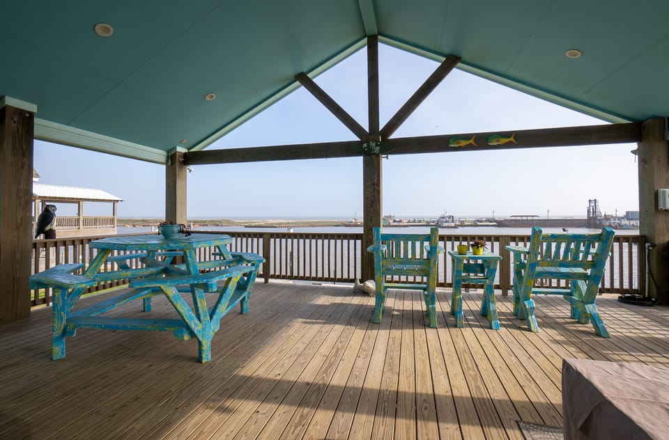 Oversized deck looking over the ICW at the Gulf of Mexico