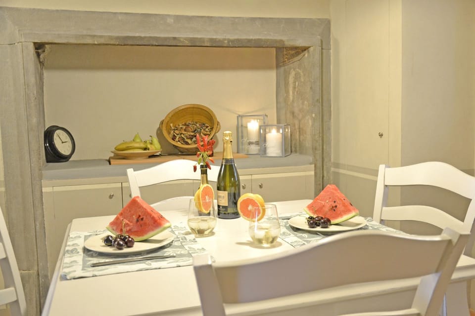 Dining room detail