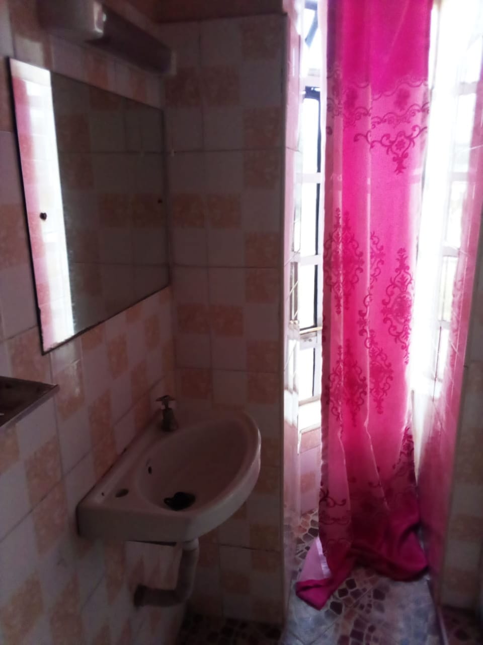 Executive Room | Bathroom | Shower, rainfall showerhead, free toiletries, bathrobes