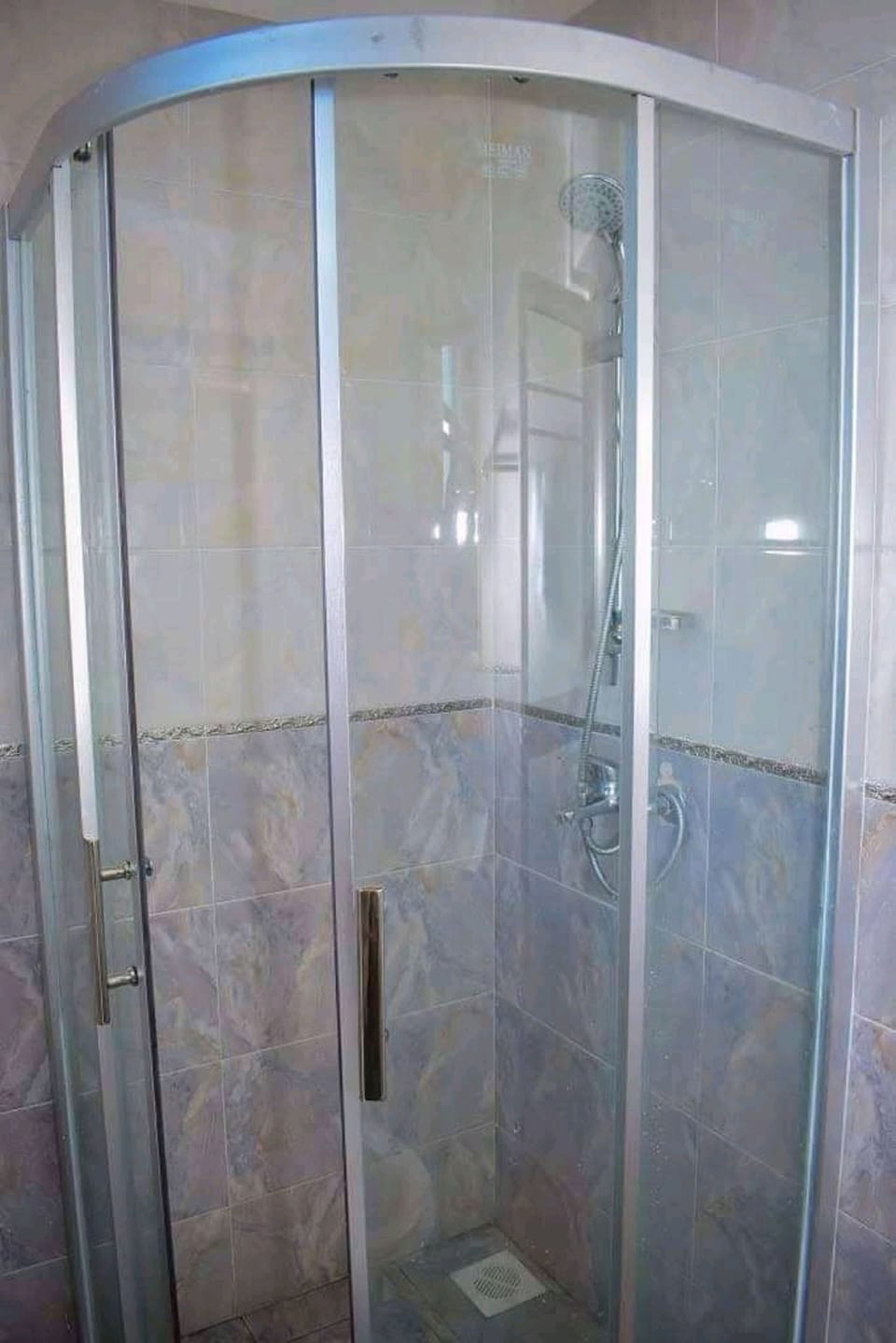 Standard Single Room | Bathroom | Shower, rainfall showerhead, towels, toilet paper