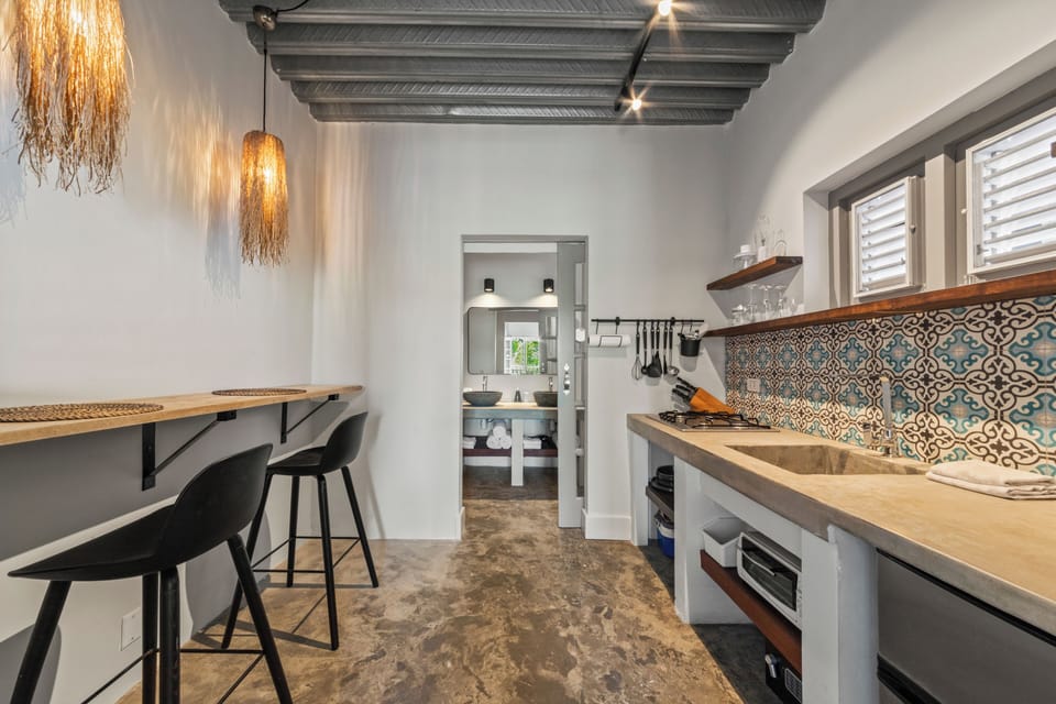 City Apartment, City View | Private kitchen | Full-size fridge, toaster, cleaning supplies