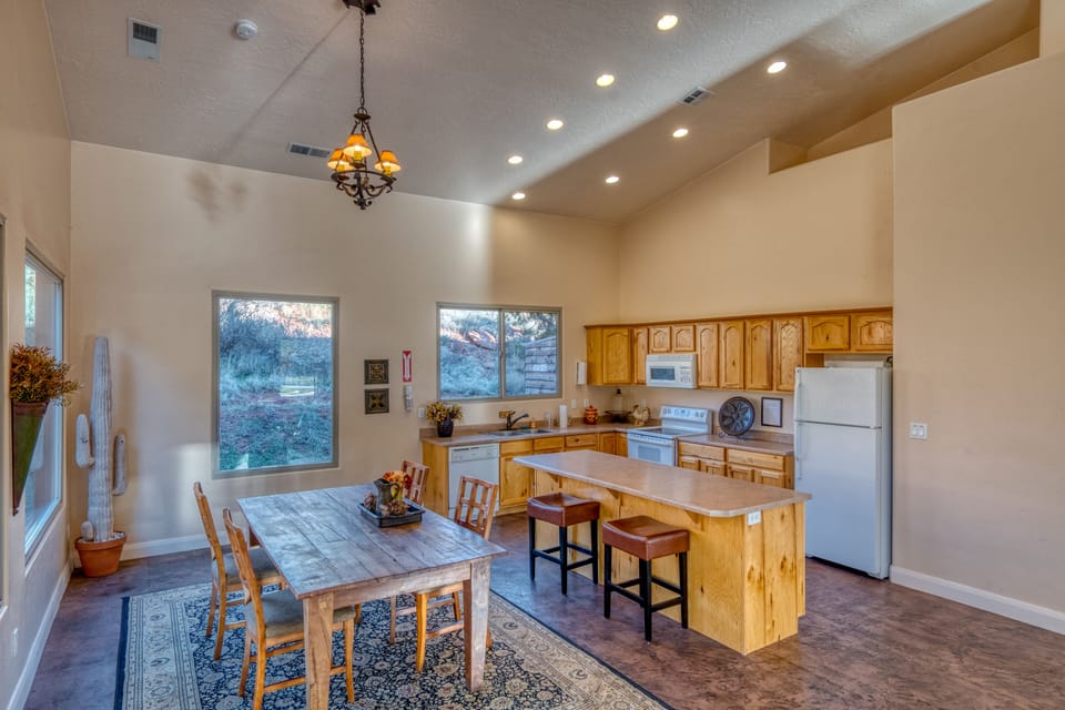 Clubhouse dining and kitchen 