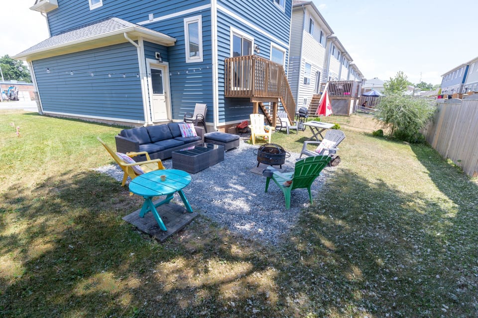 back yard entertaining, BBQ and outdoor dining area 