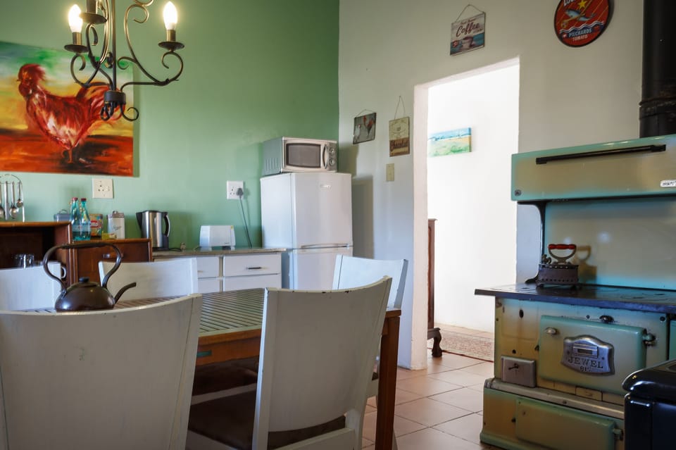 Cottage, 2 Bedrooms | Private kitchen | Fridge, microwave, oven, stovetop