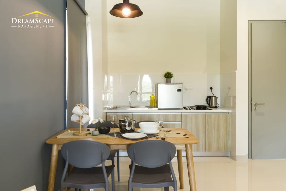 Deluxe Studio | Private kitchenette | Mini-fridge, stovetop, electric kettle, cookware/dishes/utensils