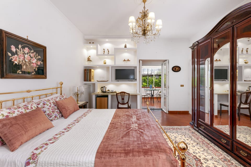 Double Room, Terrace | Minibar, desk, blackout drapes, soundproofing