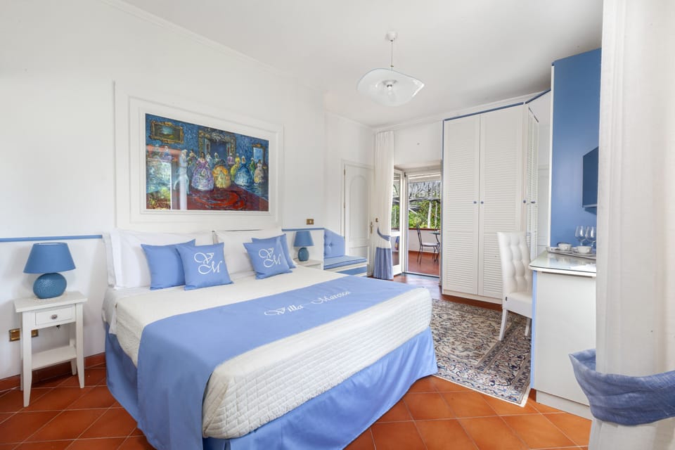 Double Room, Garden View | Minibar, desk, blackout drapes, soundproofing