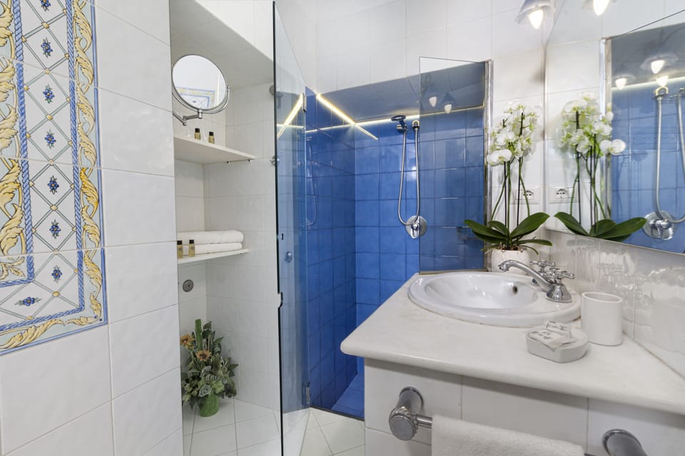 Double Room, Garden View, Ground Floor | Bathroom | Shower, bidet, towels