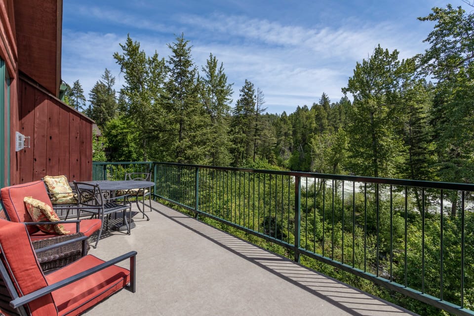 Enjoy the incredible river views | Exterior